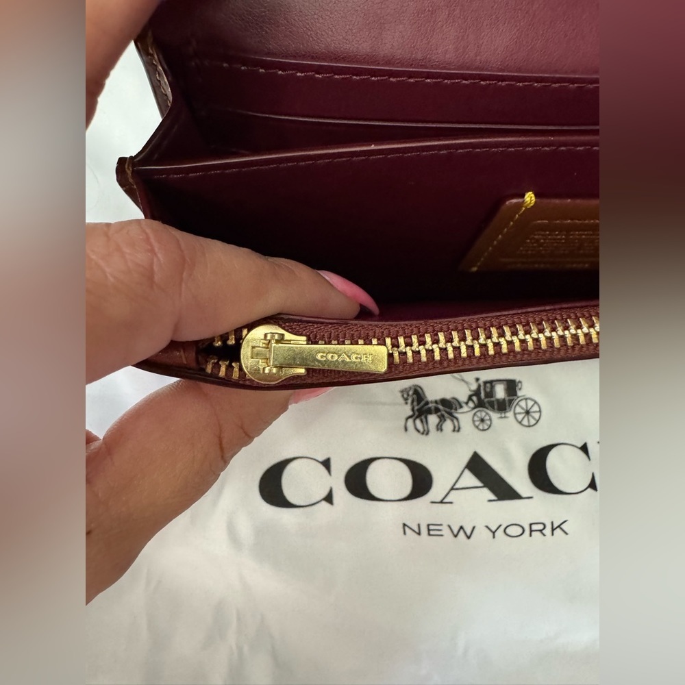 RareCoach Callie Foldover Chain Clutch In Signature Canvas With Rexy By Guang Yu - Picture 8 of 12